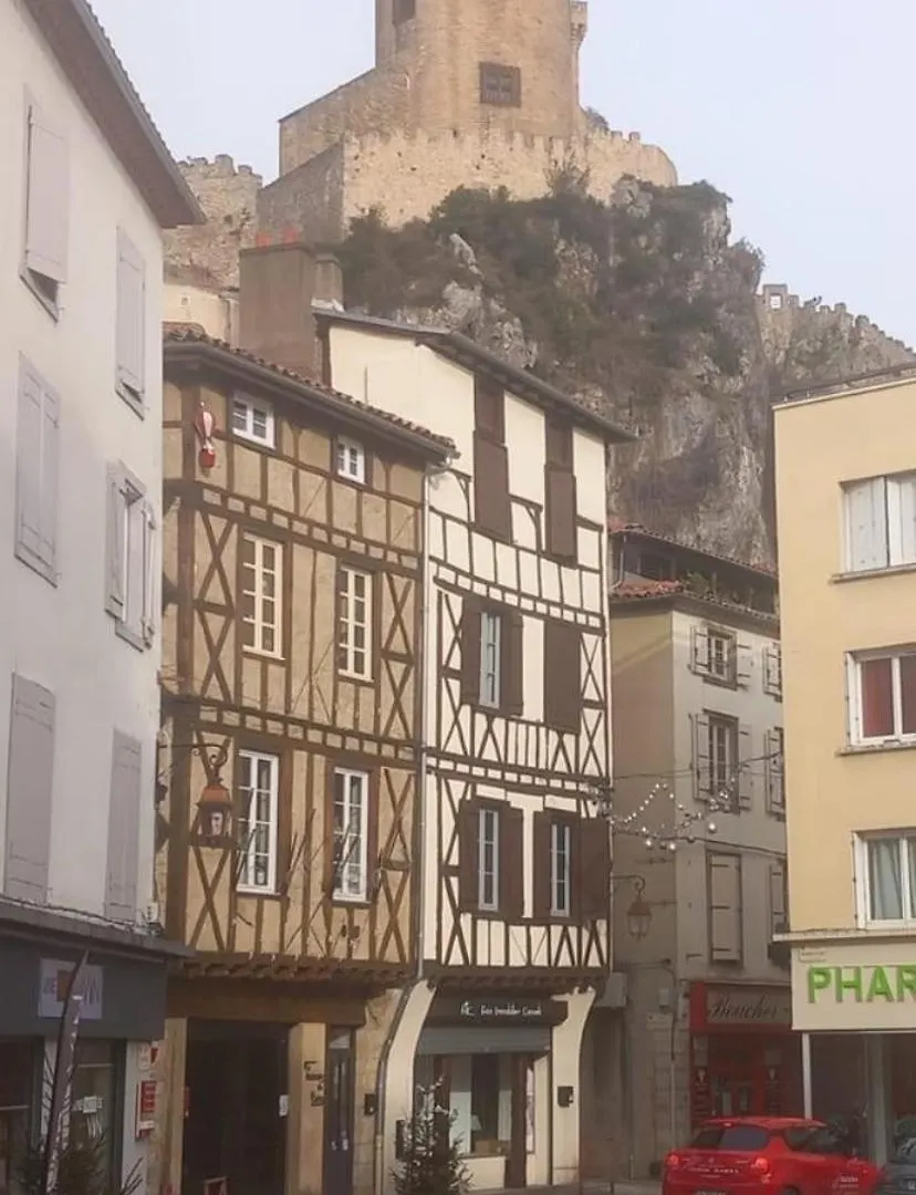 Number 1 Place Pyrene, 2 Bedroom Duplex, Luxury Apartment Foix