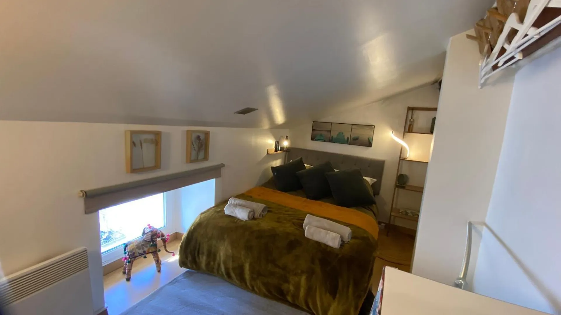 Number 1 Place Pyrene, 2 Bedroom Duplex, Luxury Apartment Foix Francie