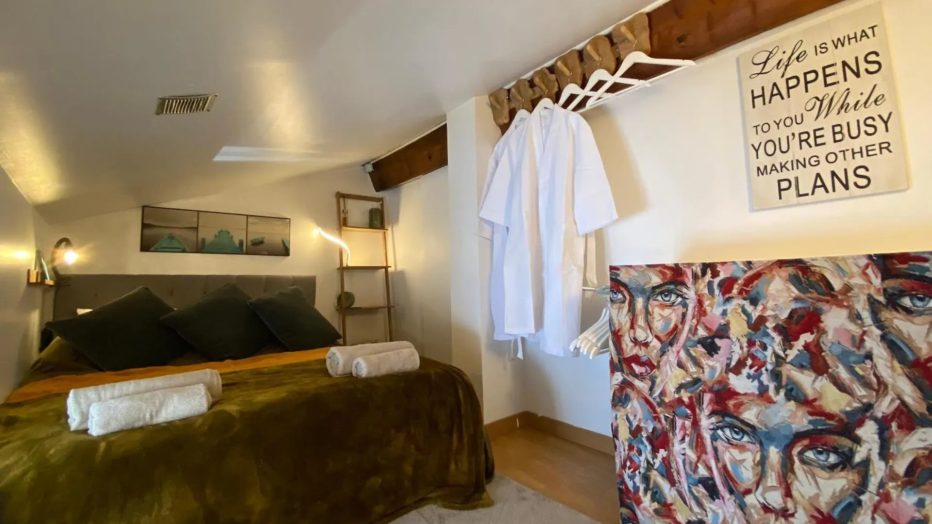 Number 1 Place Pyrene, 2 Bedroom Duplex, Luxury Apartment Foix