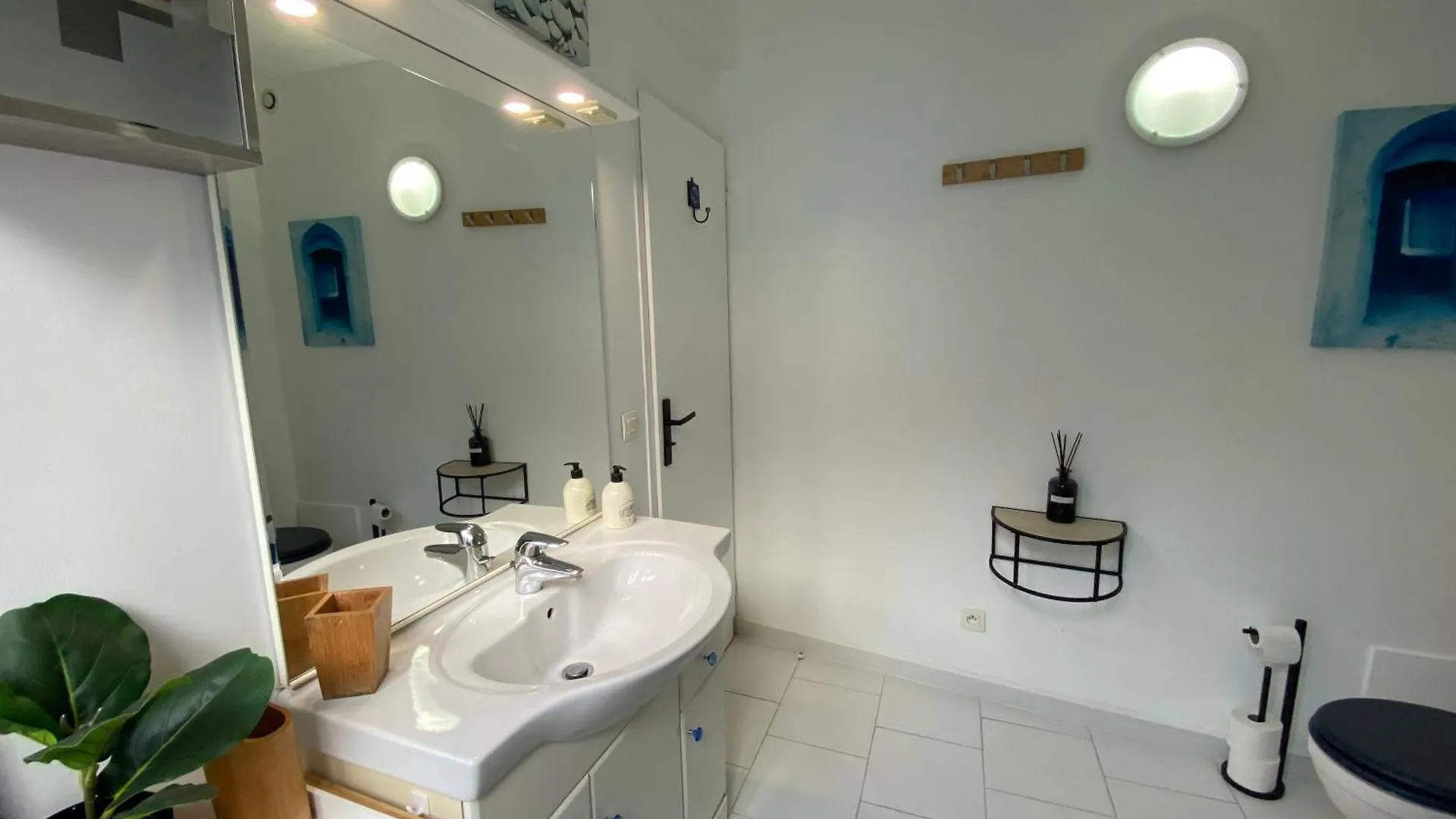 Number 1 Place Pyrene, 2 Bedroom Duplex, Luxury Apartment Foix