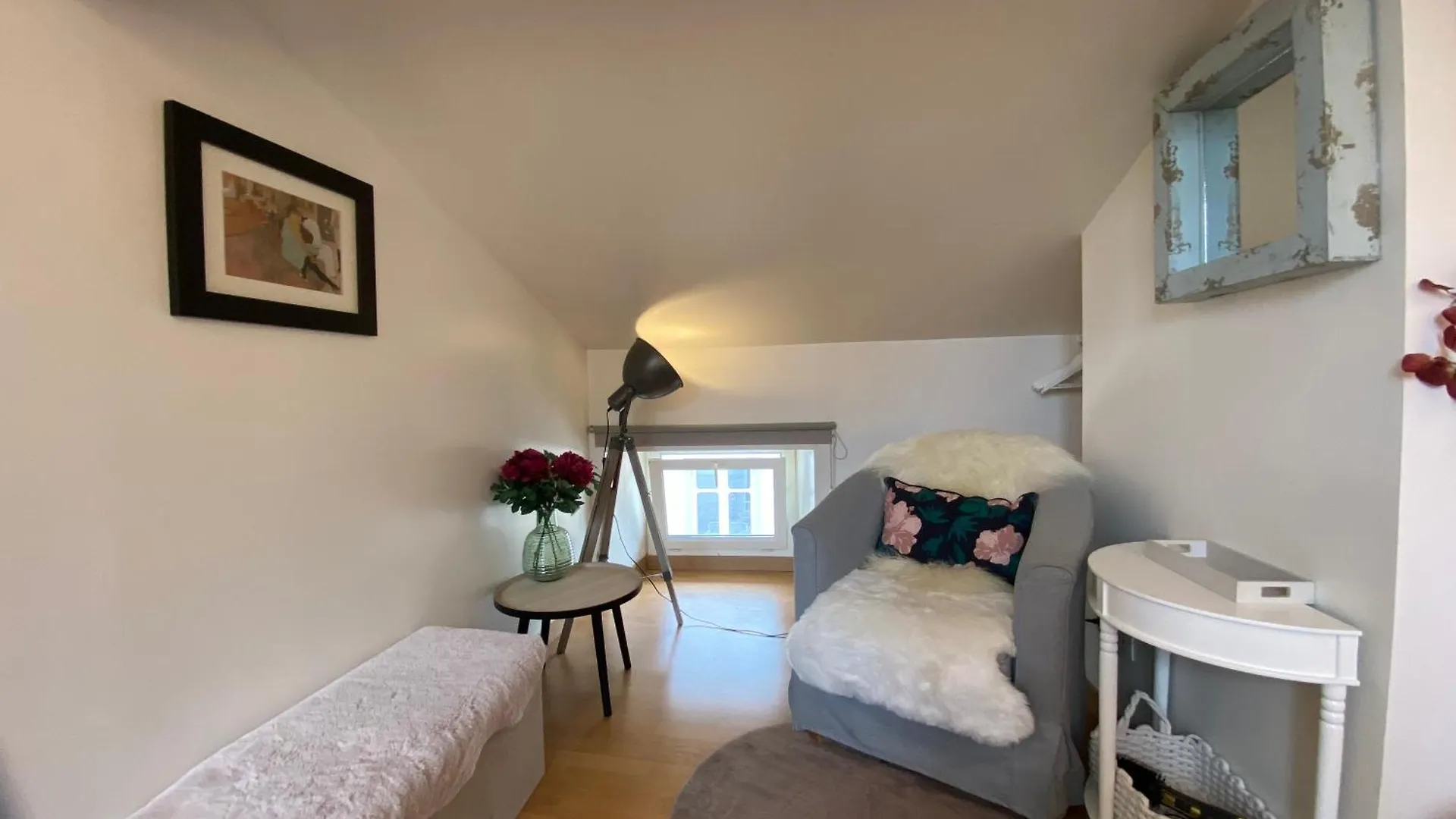 Number 1 Place Pyrene, 2 Bedroom Duplex, Luxury Apartment Foix