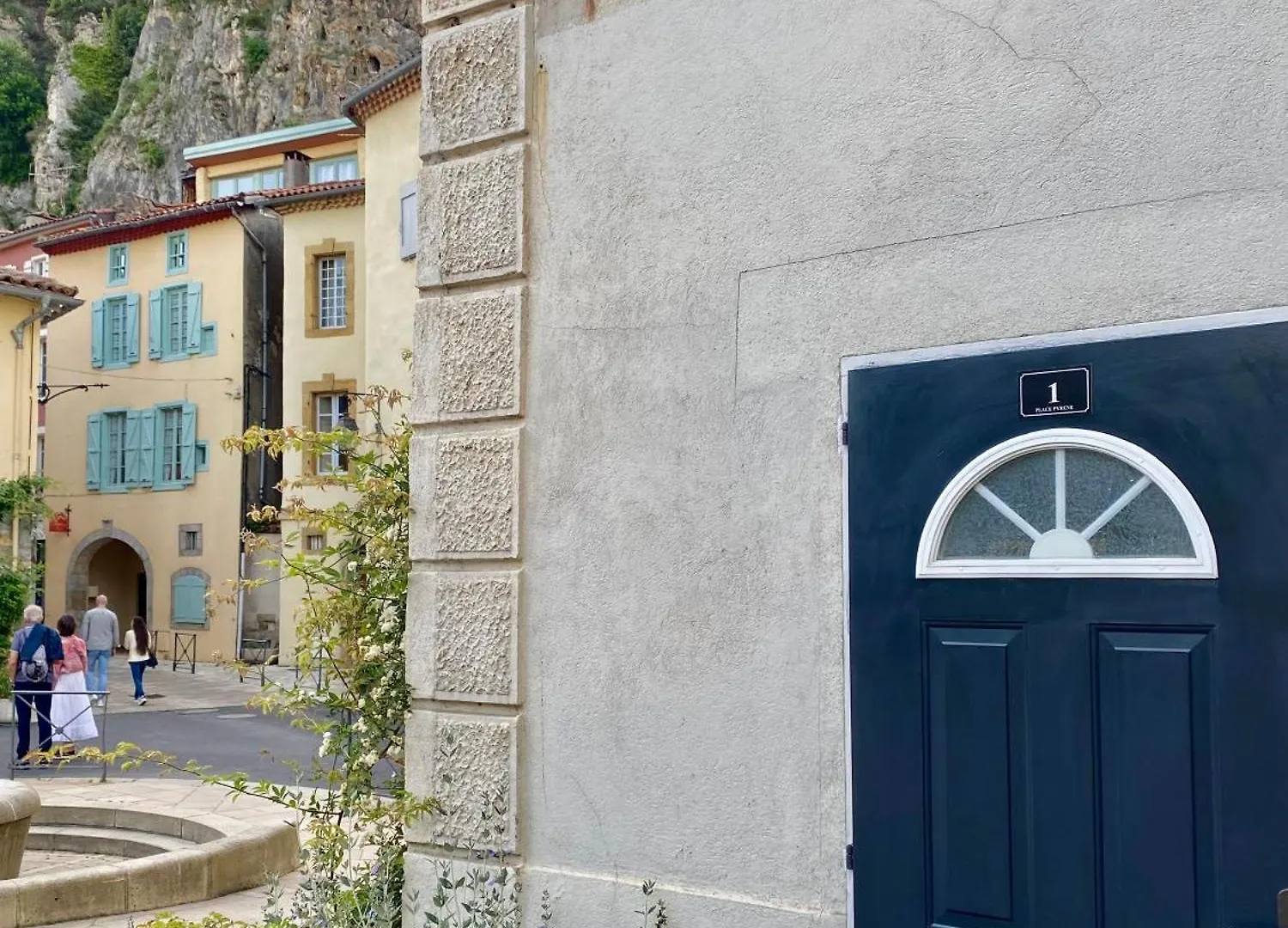 Number 1 Place Pyrene, 2 Bedroom Duplex, Luxury Apartment Foix